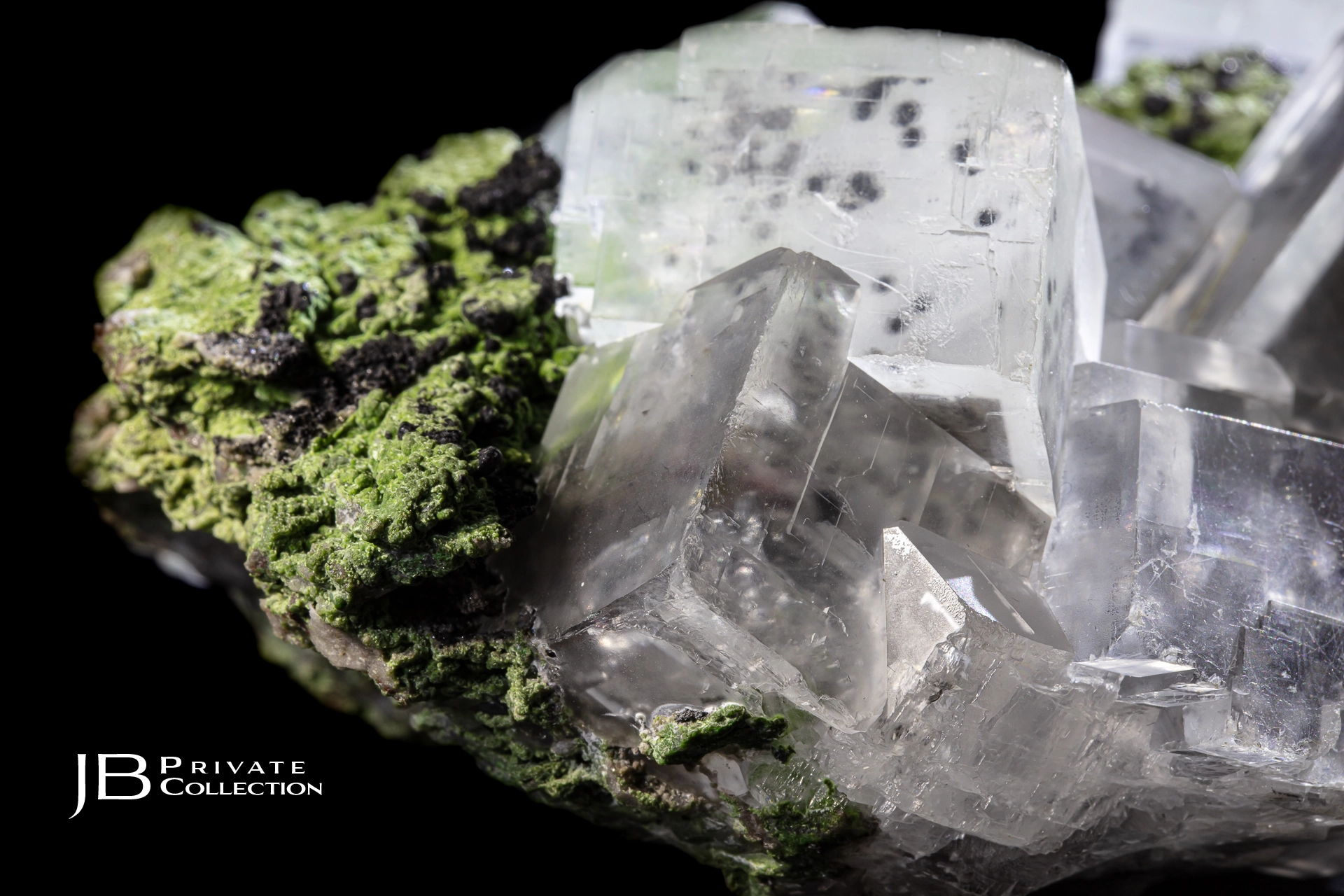 Calcite (“Phantom” Crystals) on Mottramite by Camarda Visual Studio - Minerals Photography