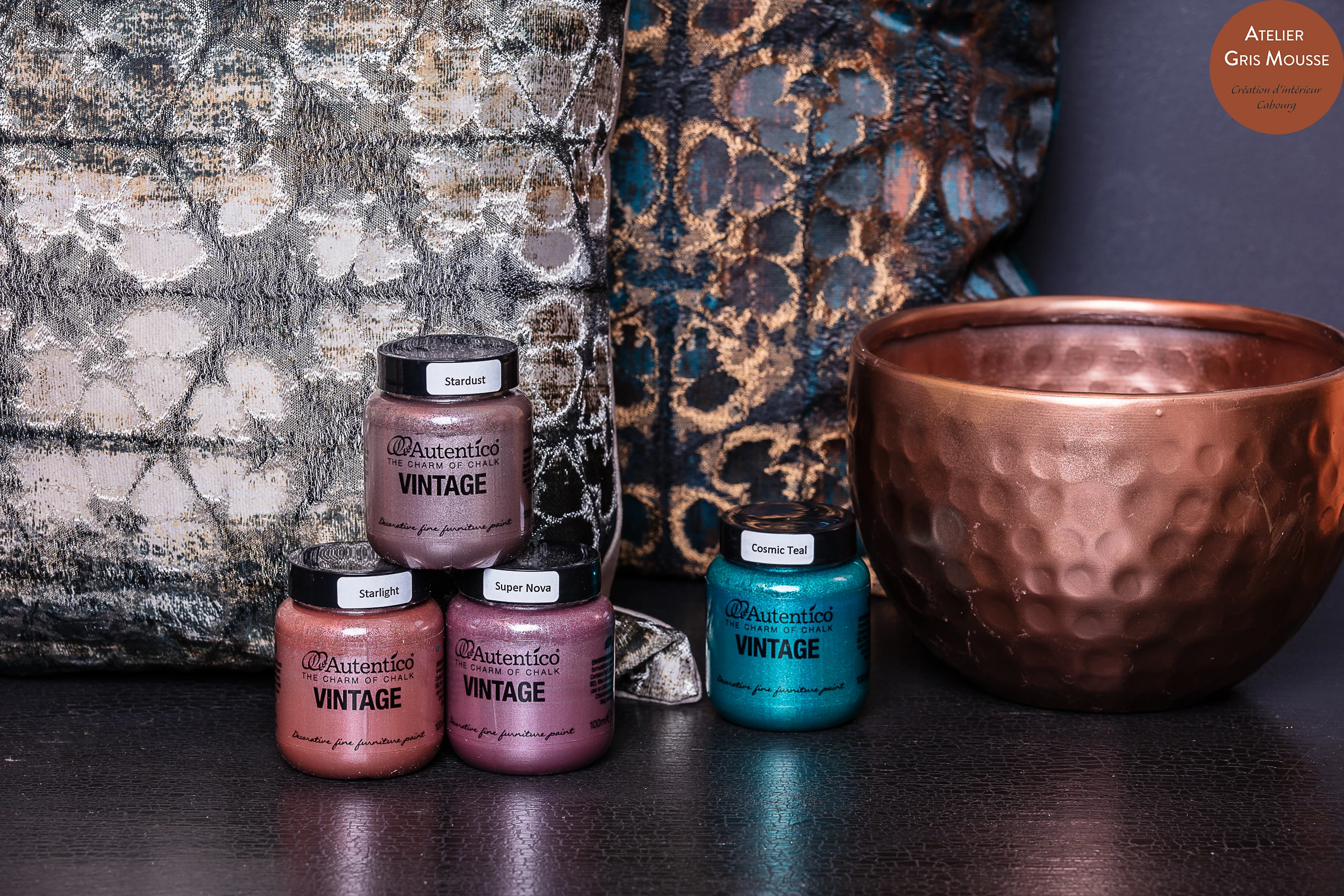 Decorative chalk paints, metallic cushion fabrics, and hammered bowl – Atelier Gris Mousse studio