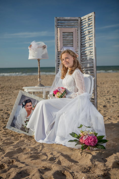 Bridal scene styled on the beach with vintage decor and floral accents – creative visual identity for interior design